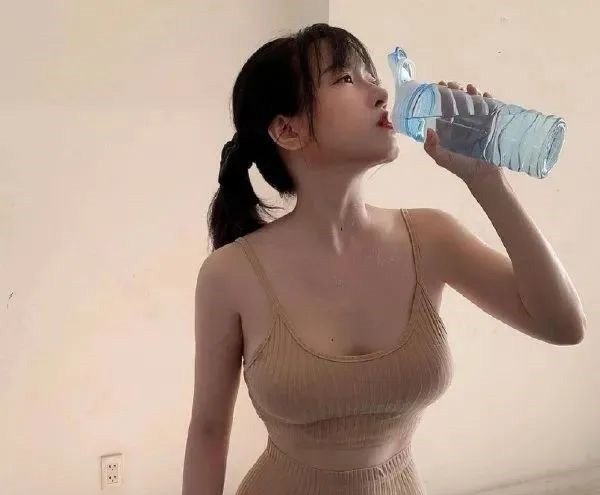 吃货发朋友圈的搞笑句子，皮一皮很开心！